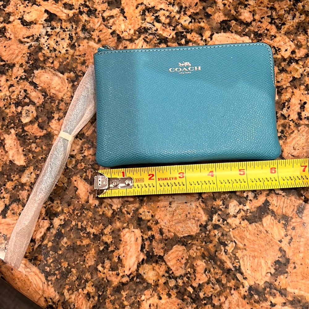 Wristlet light blue coach nwt